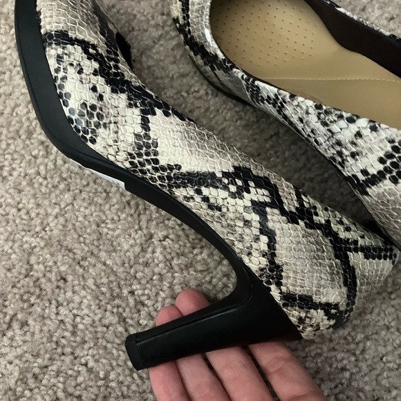 Clark’s snakeskin heels! - Picture 7 of 10